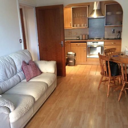 Central Reading Canal Side Apartment Sleeps 4 With Parking Extérieur photo