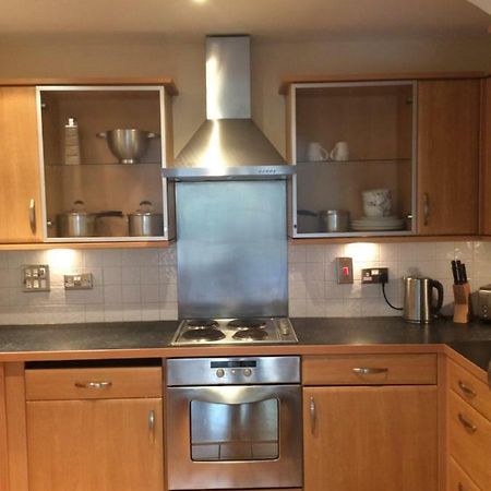 Central Reading Canal Side Apartment Sleeps 4 With Parking Extérieur photo