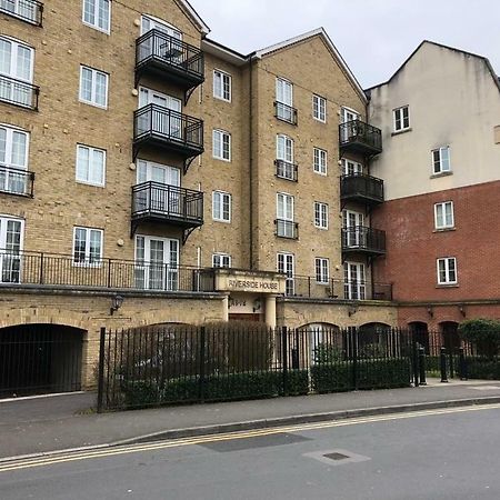 Central Reading Canal Side Apartment Sleeps 4 With Parking Extérieur photo