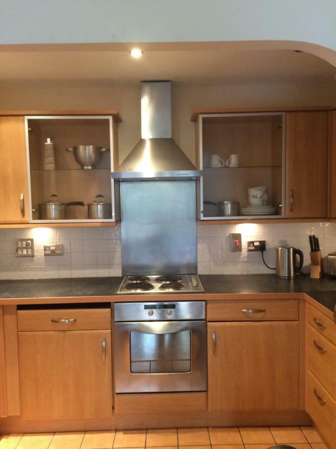 Central Reading Canal Side Apartment Sleeps 4 With Parking Extérieur photo