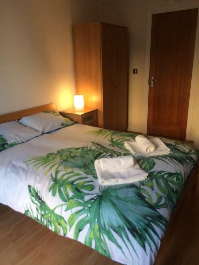 Central Reading Canal Side Apartment Sleeps 4 With Parking Extérieur photo