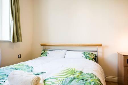 Central Reading Canal Side Apartment Sleeps 4 With Parking Extérieur photo