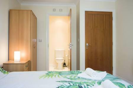 Central Reading Canal Side Apartment Sleeps 4 With Parking Extérieur photo