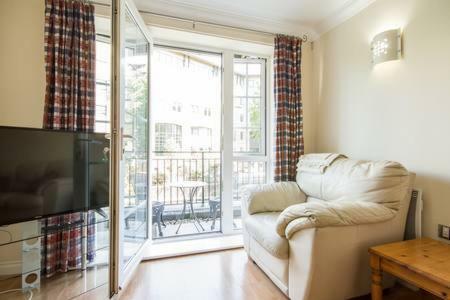 Central Reading Canal Side Apartment Sleeps 4 With Parking Extérieur photo